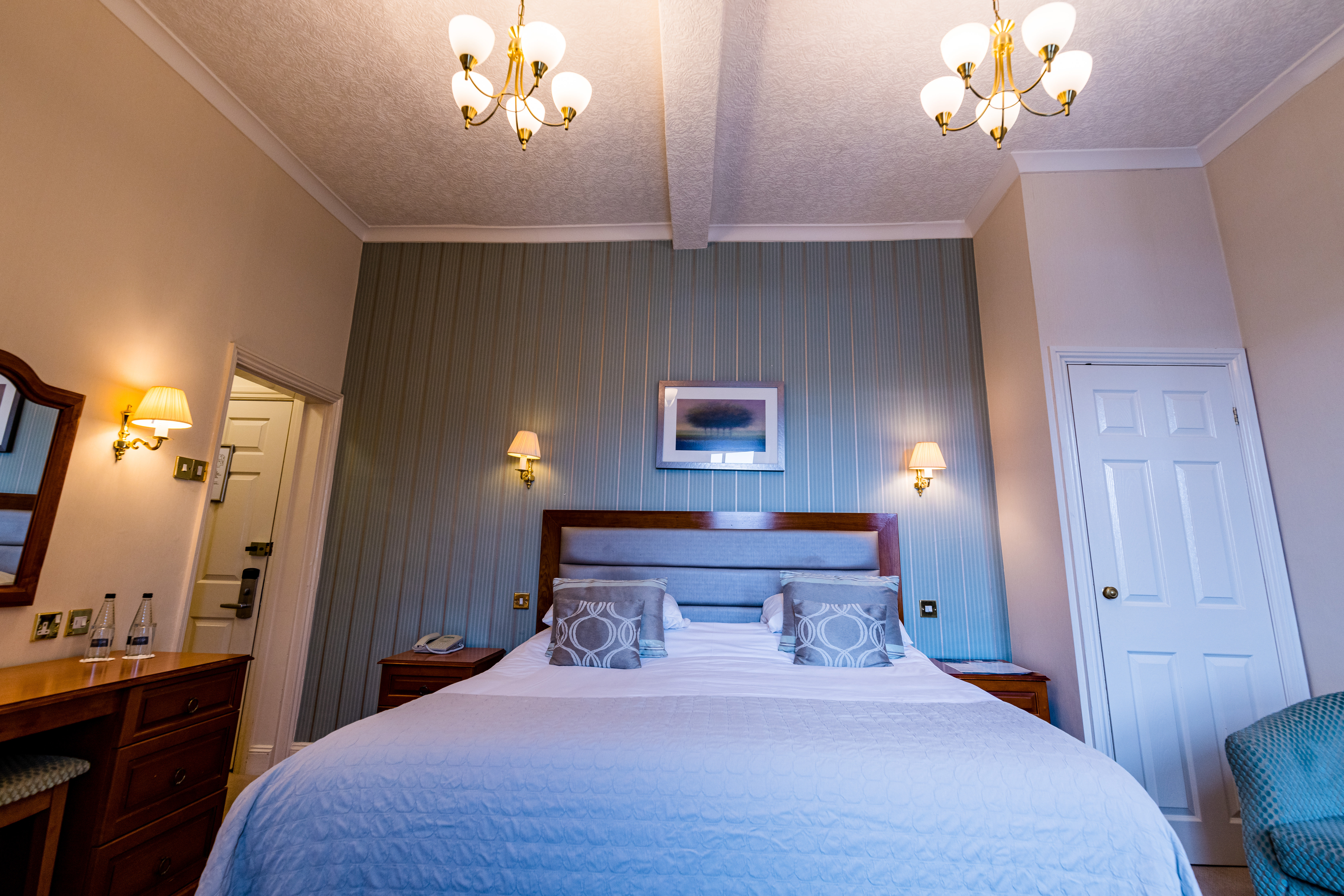 The George Hotel 8/50