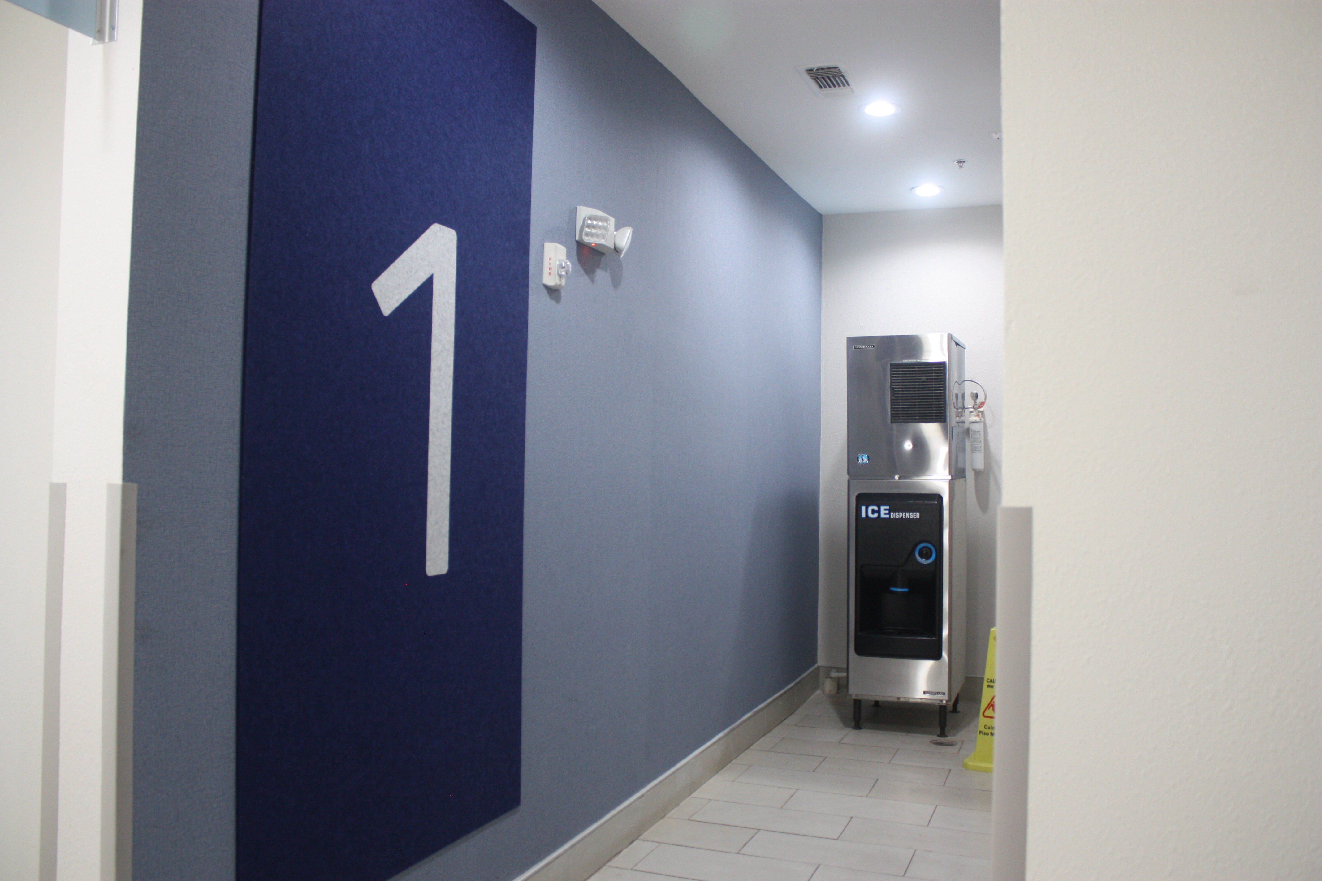 Holiday Inn Express Hotel & Suites Shamrock North 22/39