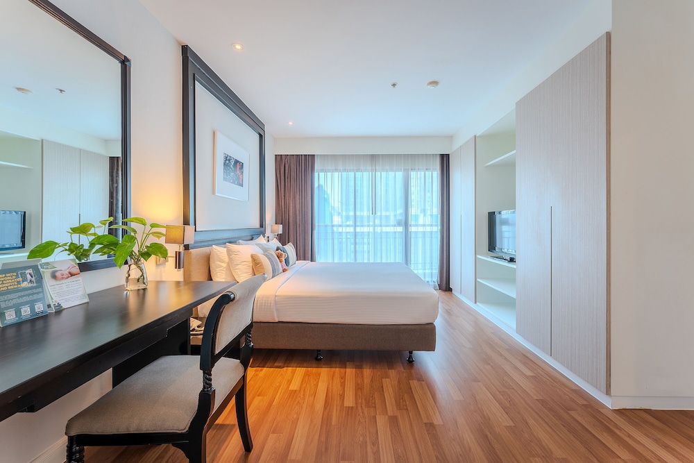 1 Bedroom, Family Suite, King and Queen Bed 5/8