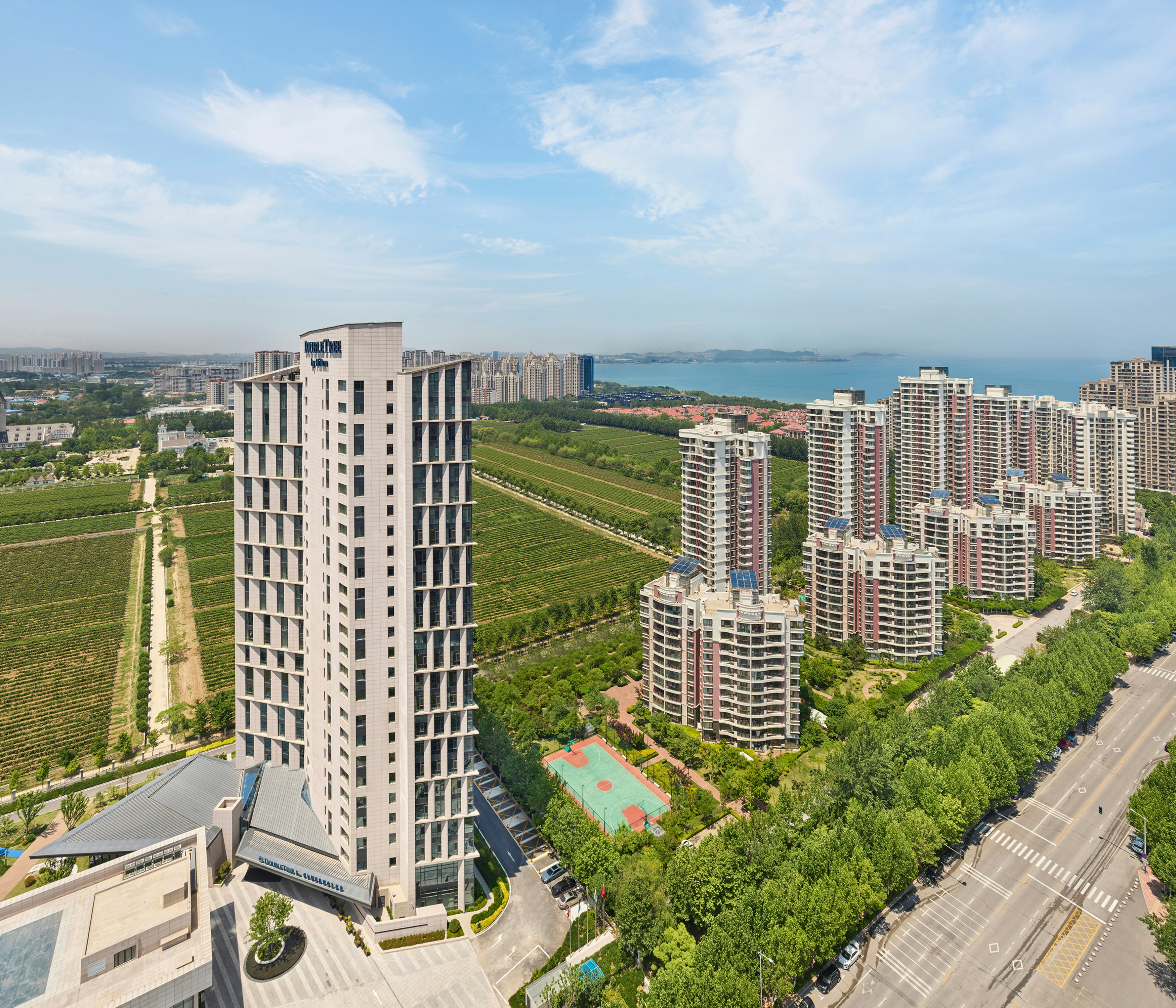 DoubleTree by Hilton Yantai Golden Coast Hotel and Suites 8/57