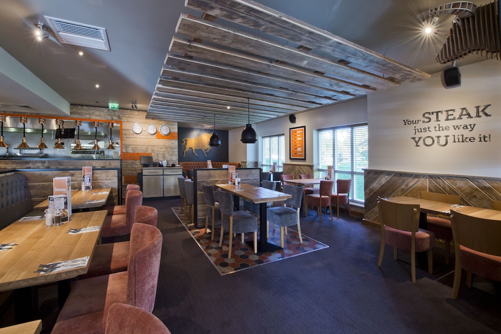 Premier Inn Cirencester Town Centre 45/57
