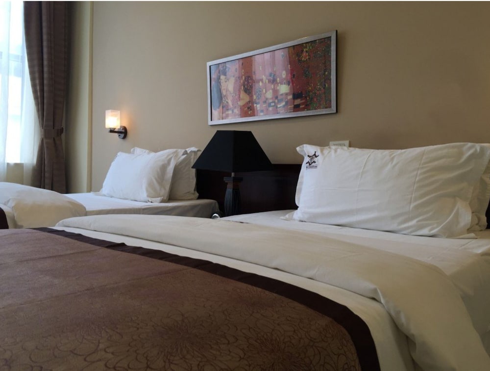 Royal Grand Hotel 23/64