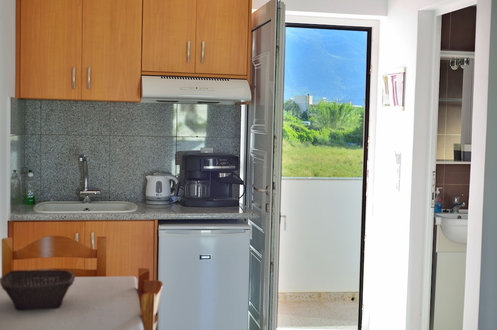 REINA APARTMENTS 31/31