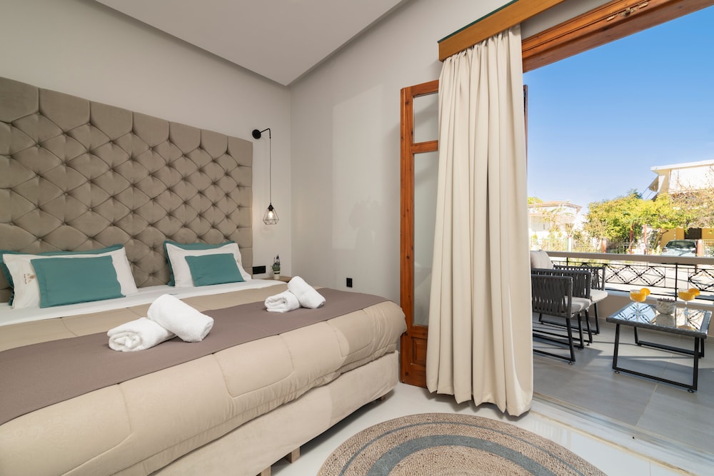 APARTMENT, COURTYARD VIEW