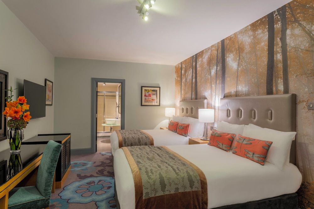 Standard, 2 Double Beds, Crowne Plaza Dublin Airport 2/4