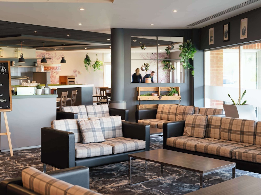 NOVOTEL MILTON KEYNES 44/74