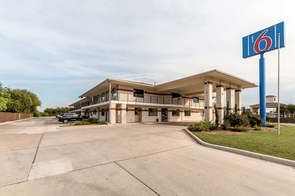 Motel6 San Antonio, TX - South IH-10 East 40/51