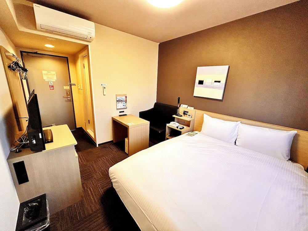 ROOM, DOUBLE BED