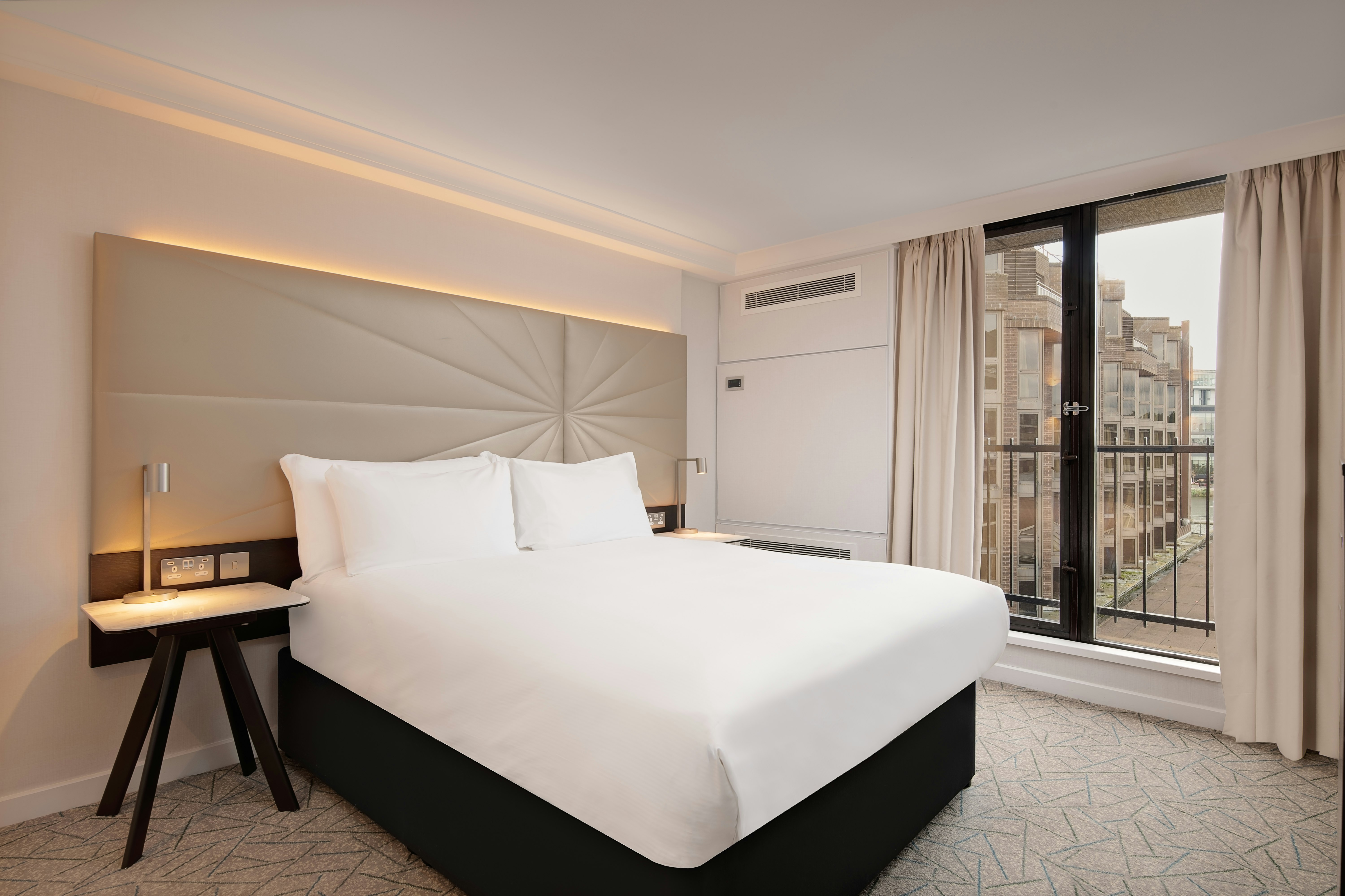 EXECUTIVE, QUEEN BED, ACCESSIBLE
