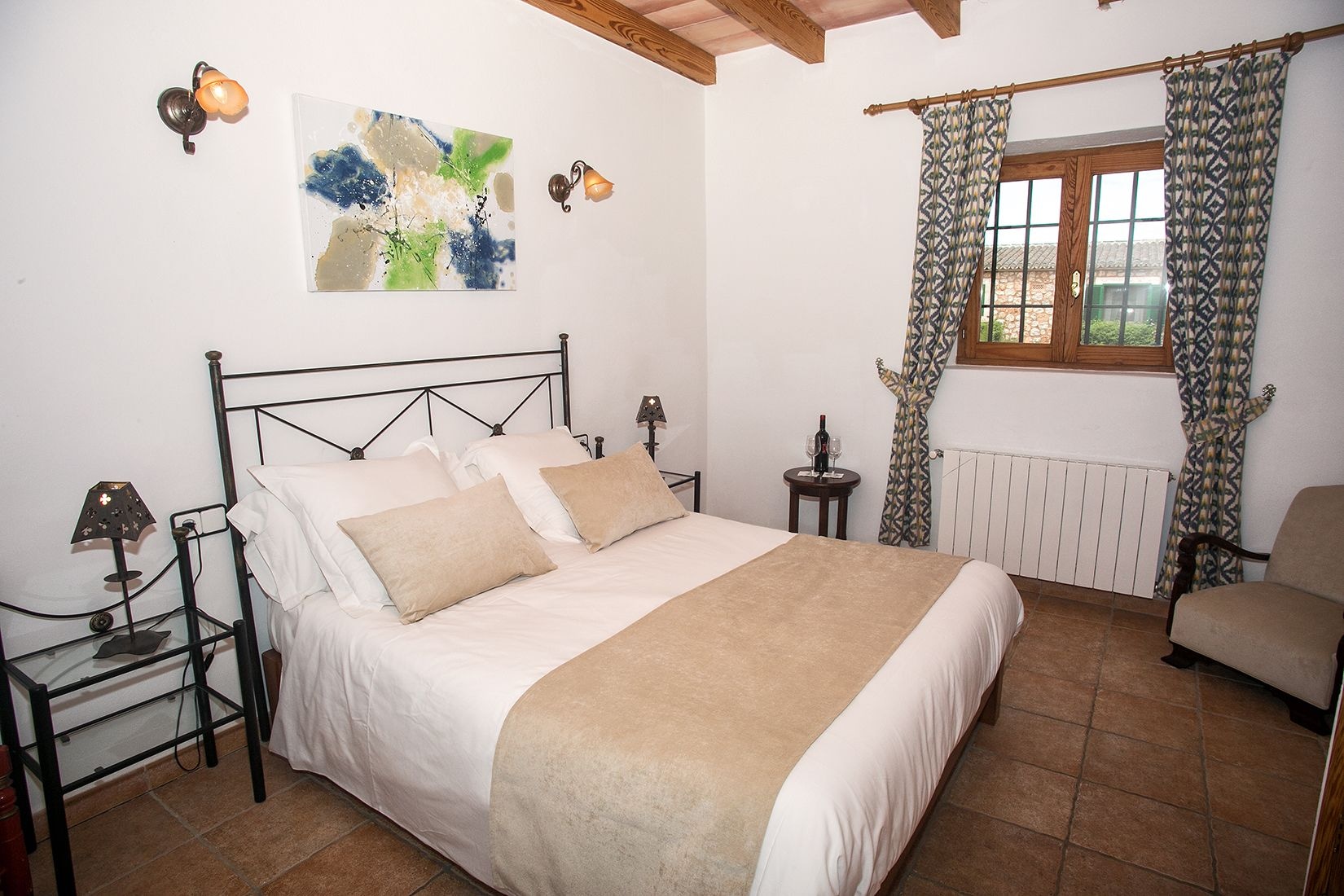 ROOM, DOUBLE BED