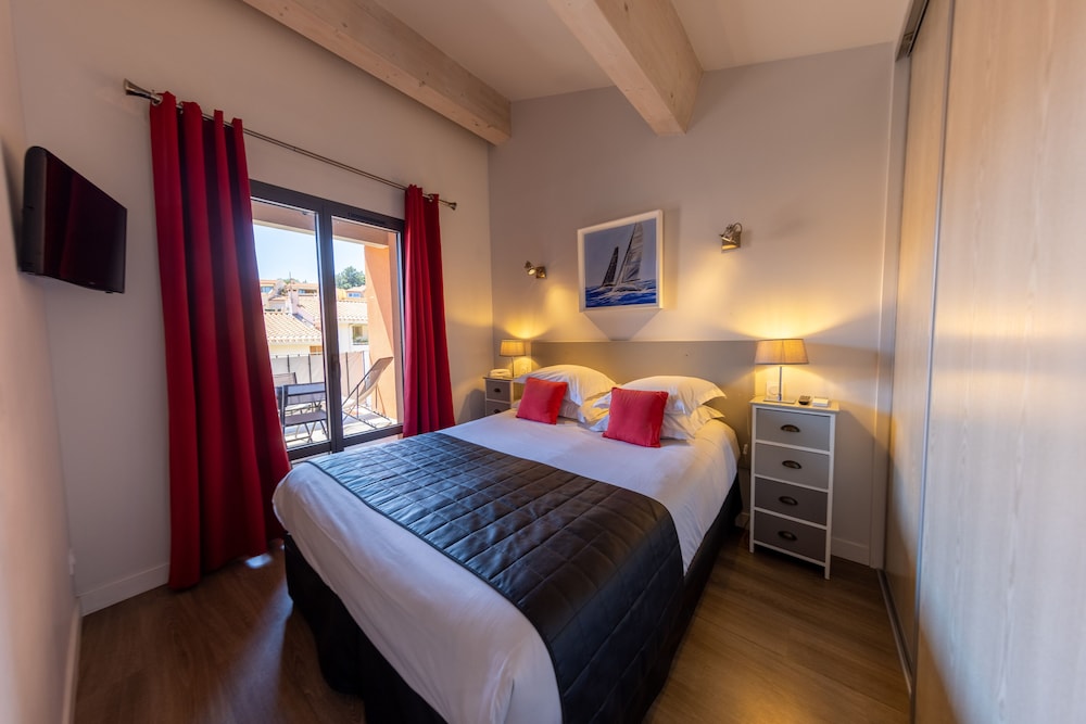 Apartment, Queen Bed, Sofa, Balcony or Terrace