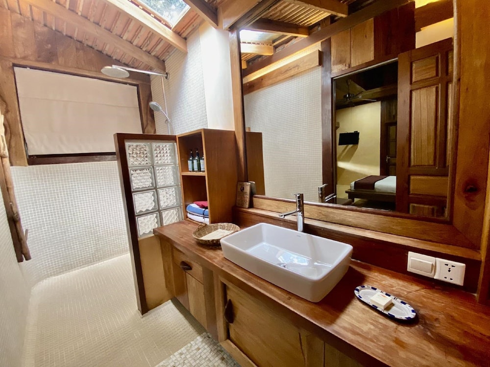 Suite, Bungalow, King Bed, Hill Side