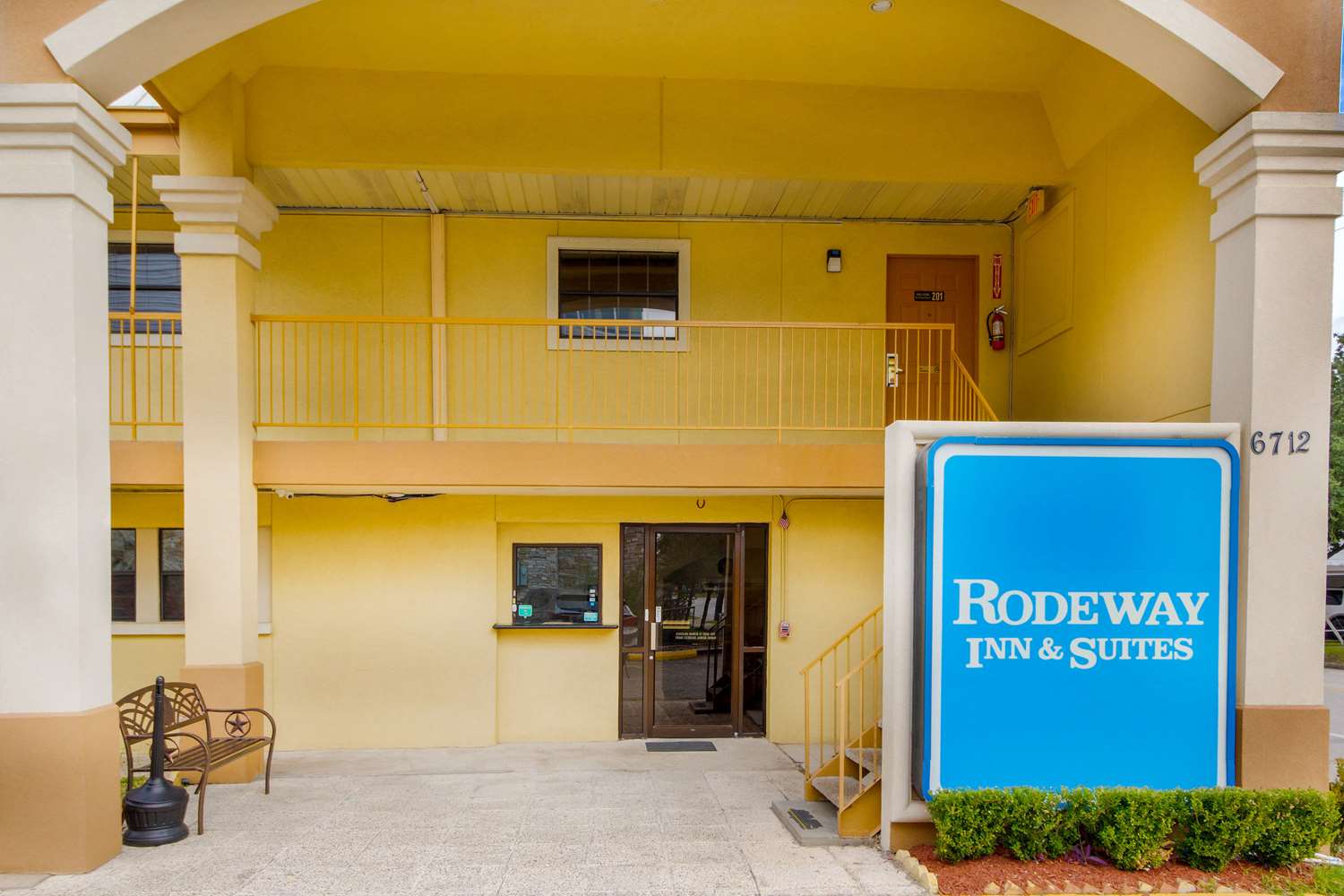 Rodeway Inn & Suites Houston near Medical Center 8/32