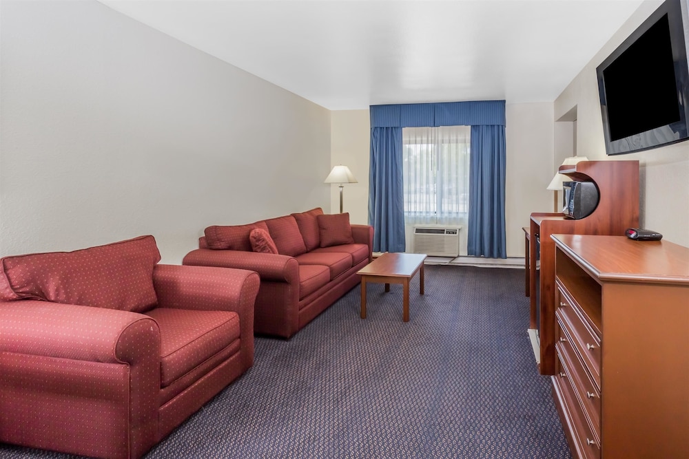 Baymont By Wyndham Waukesha 20/30