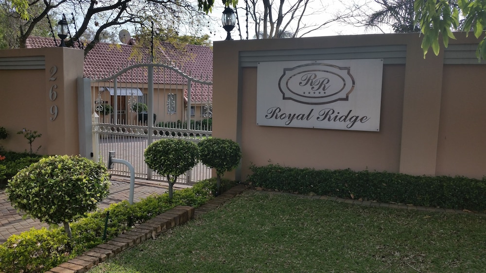 Royal Ridge Guest House and Apartments 64/70
