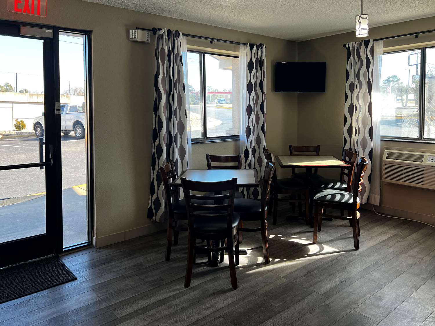 Econo Lodge Spring Lake near Fort Bragg 16/16