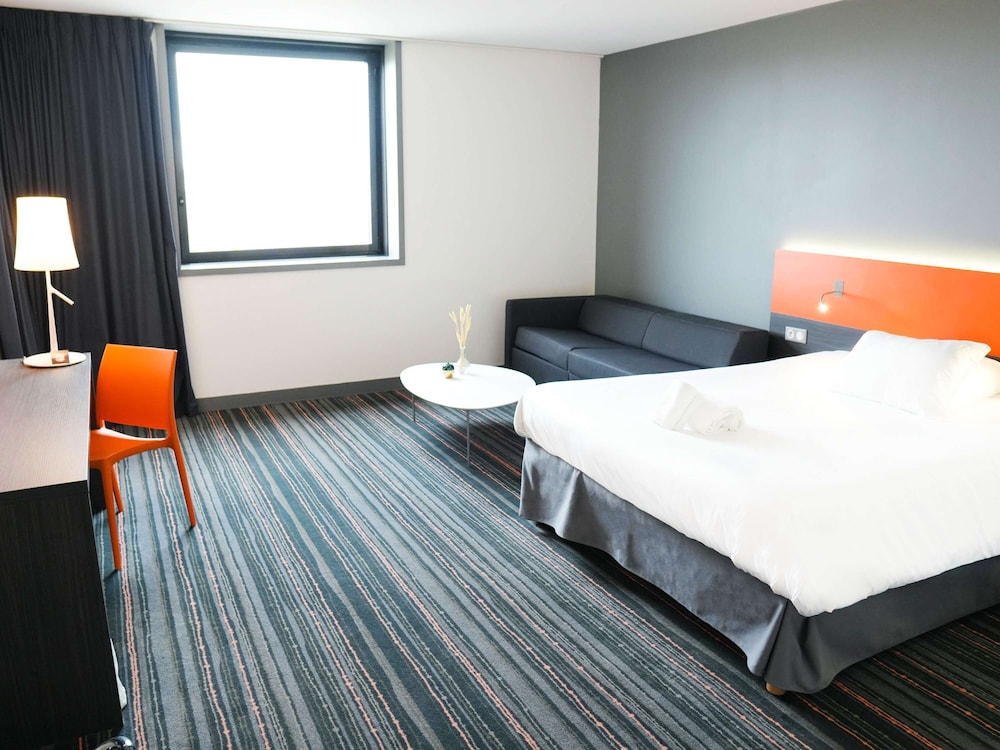 SUITE, DOUBLE BED, SOFA