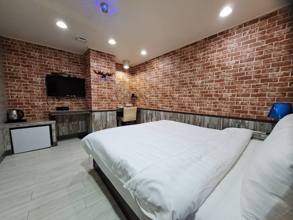 Bin City Hotel 13/50