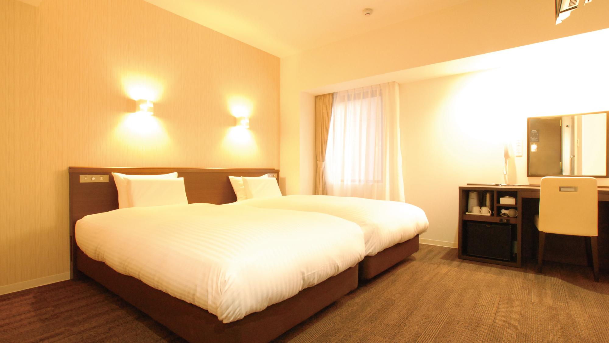 Universal, Twin Beds