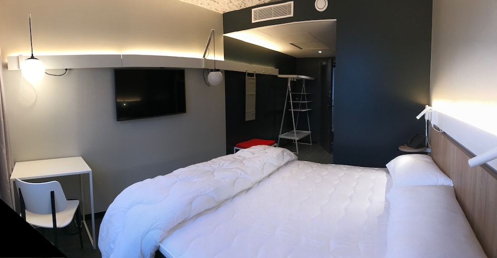 ibis Montlhery Paris Sud 8/68