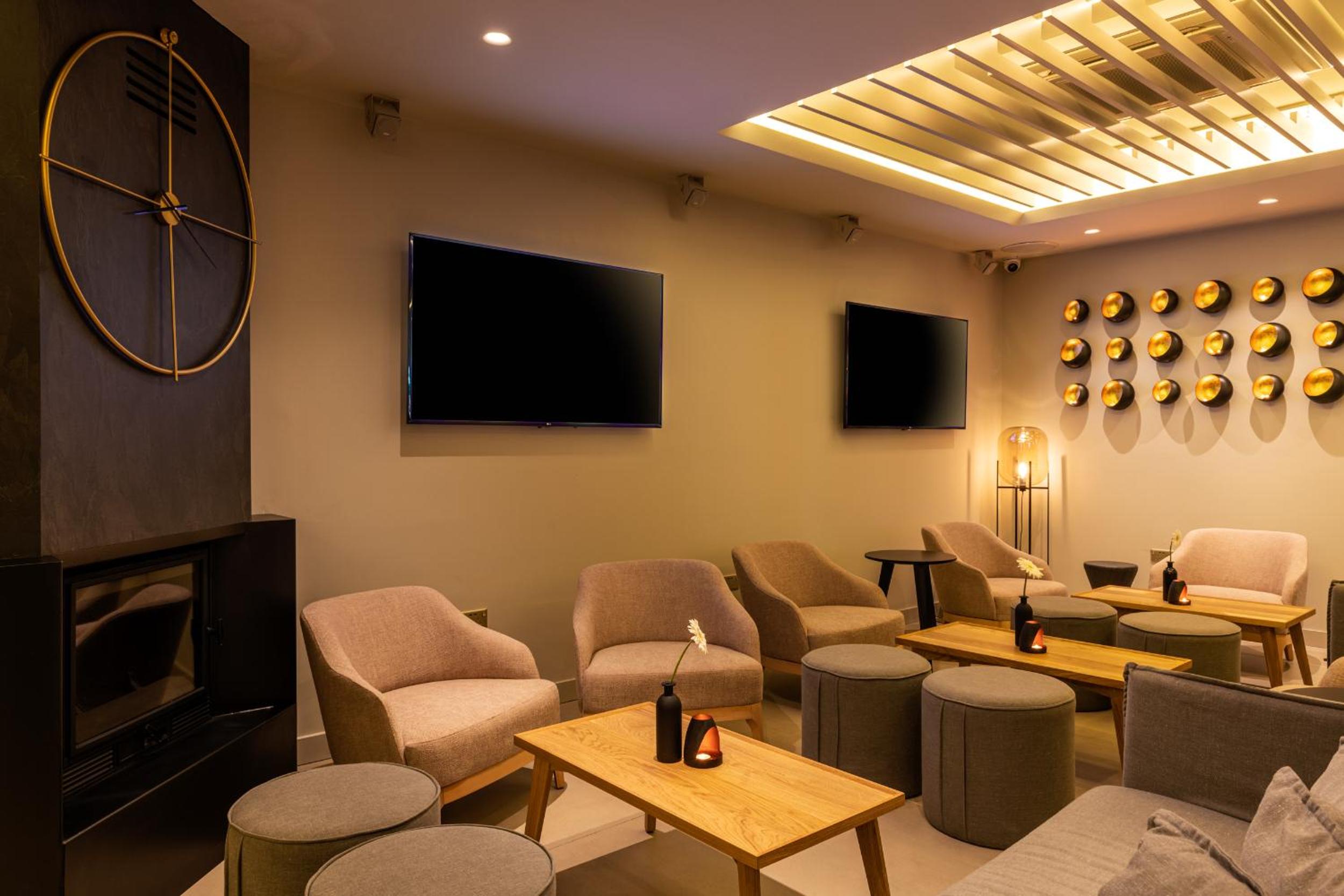 Liquid Hotel Apartments 55/62