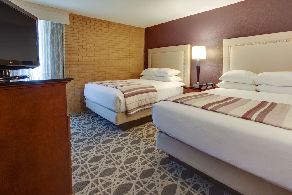 Drury Inn and Suites Louisville East 3/40
