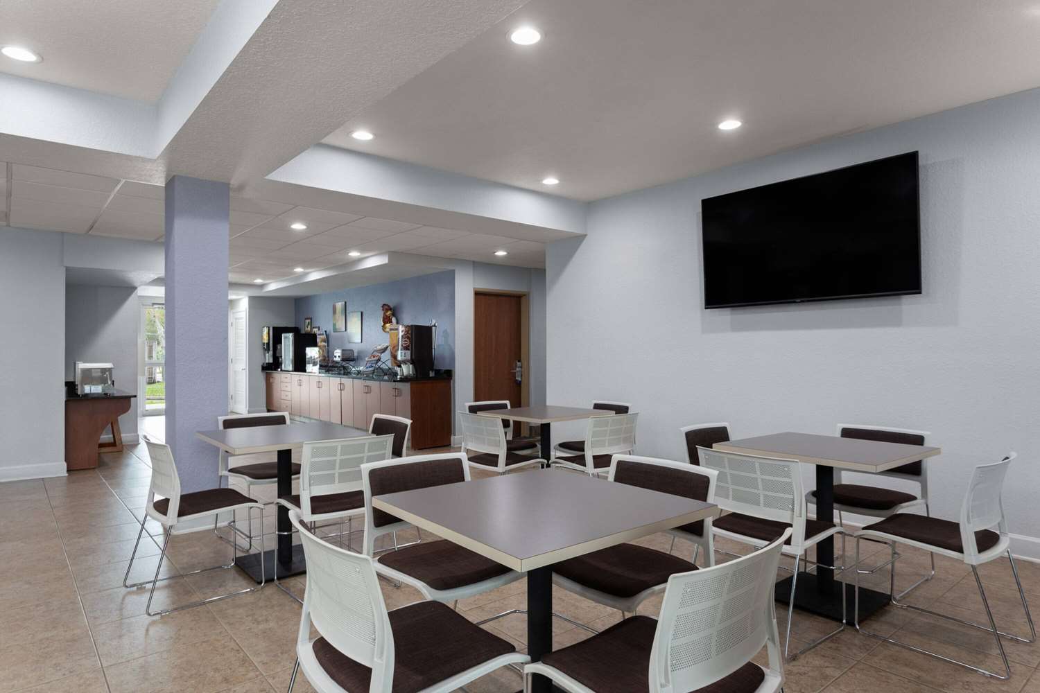 Microtel Inn Suites By Wyndham Zephyrhills 39/48