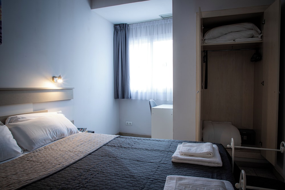 FAMILY, APARTMENT, QUEEN BED, KITCHEN