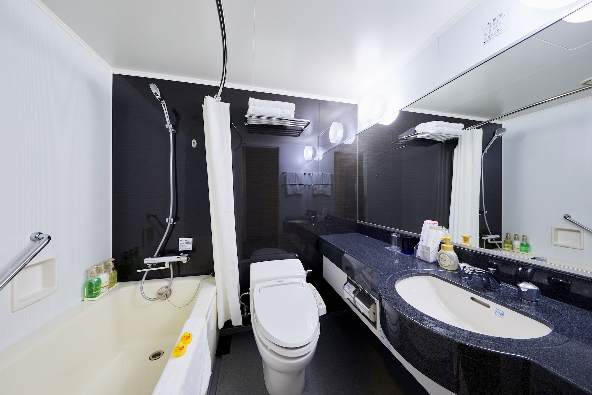 غرفة بسريرين منفصلين للمدخنين، KOKO HOTEL Kobe Shin-Nagata 2/2