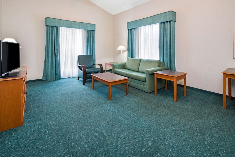 Days Inn by Wyndham San Diego Vista 30/46