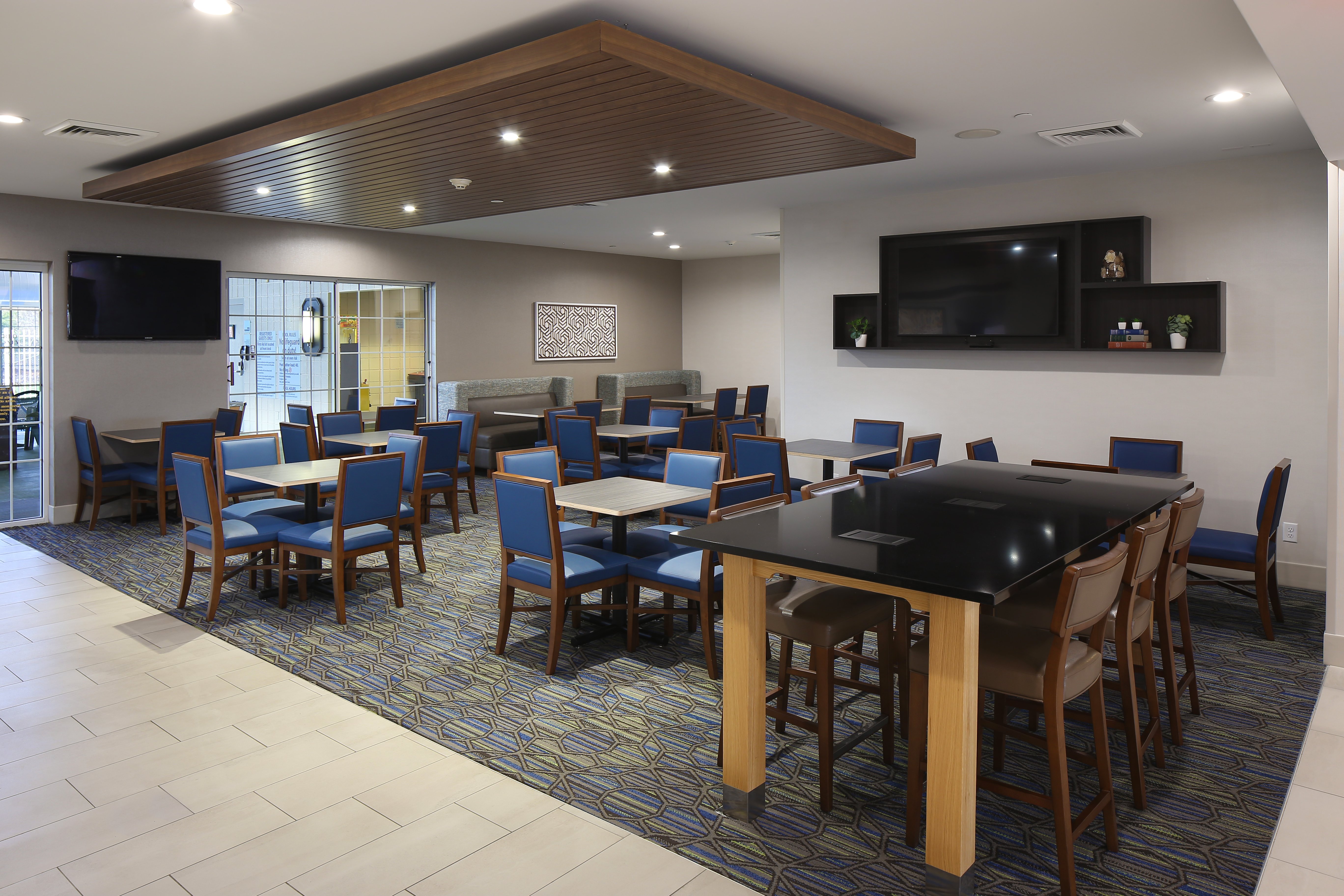 Holiday Inn Express Grand Rapids Sw 44/52