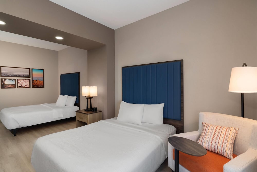 La Quinta Inn & Suites by Wyndham Tracy 21/53