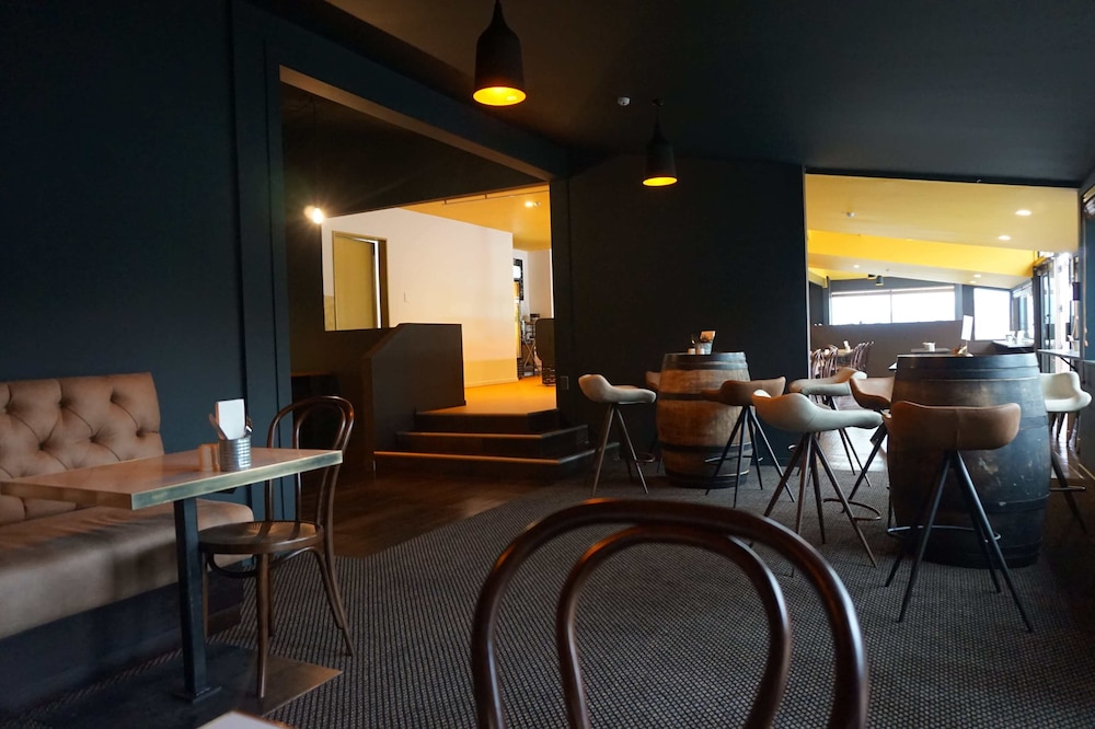 The Godley Hotel 30/50