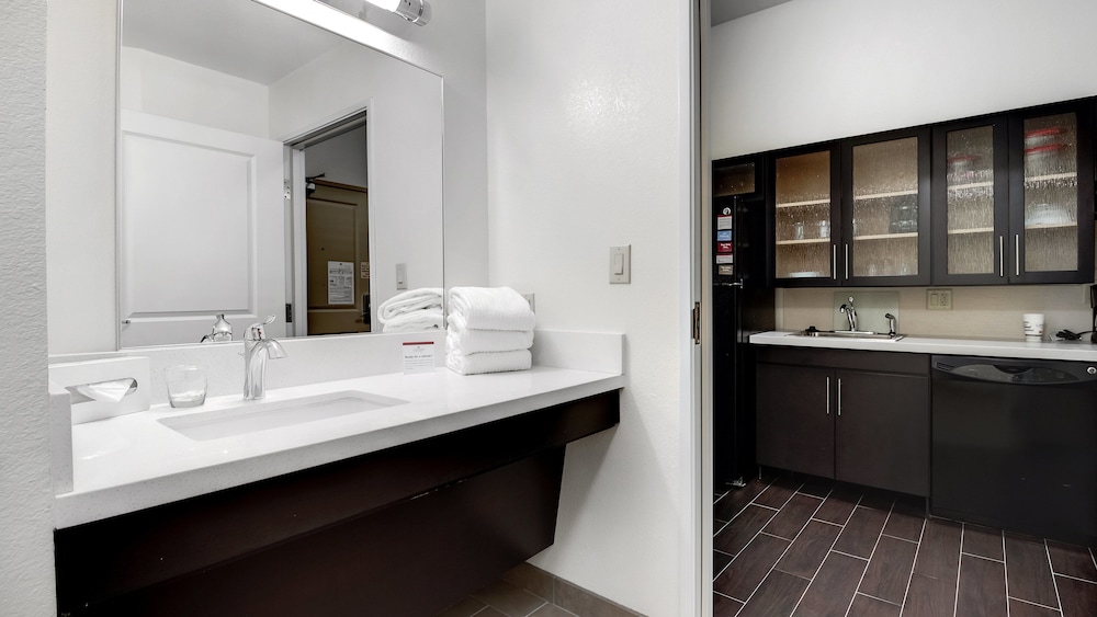 Candlewood Suites Waco 27/58
