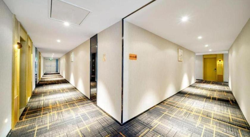 IU Hotel (Suzhou Dushu Lake Moon Bay Metro Station) 6/54