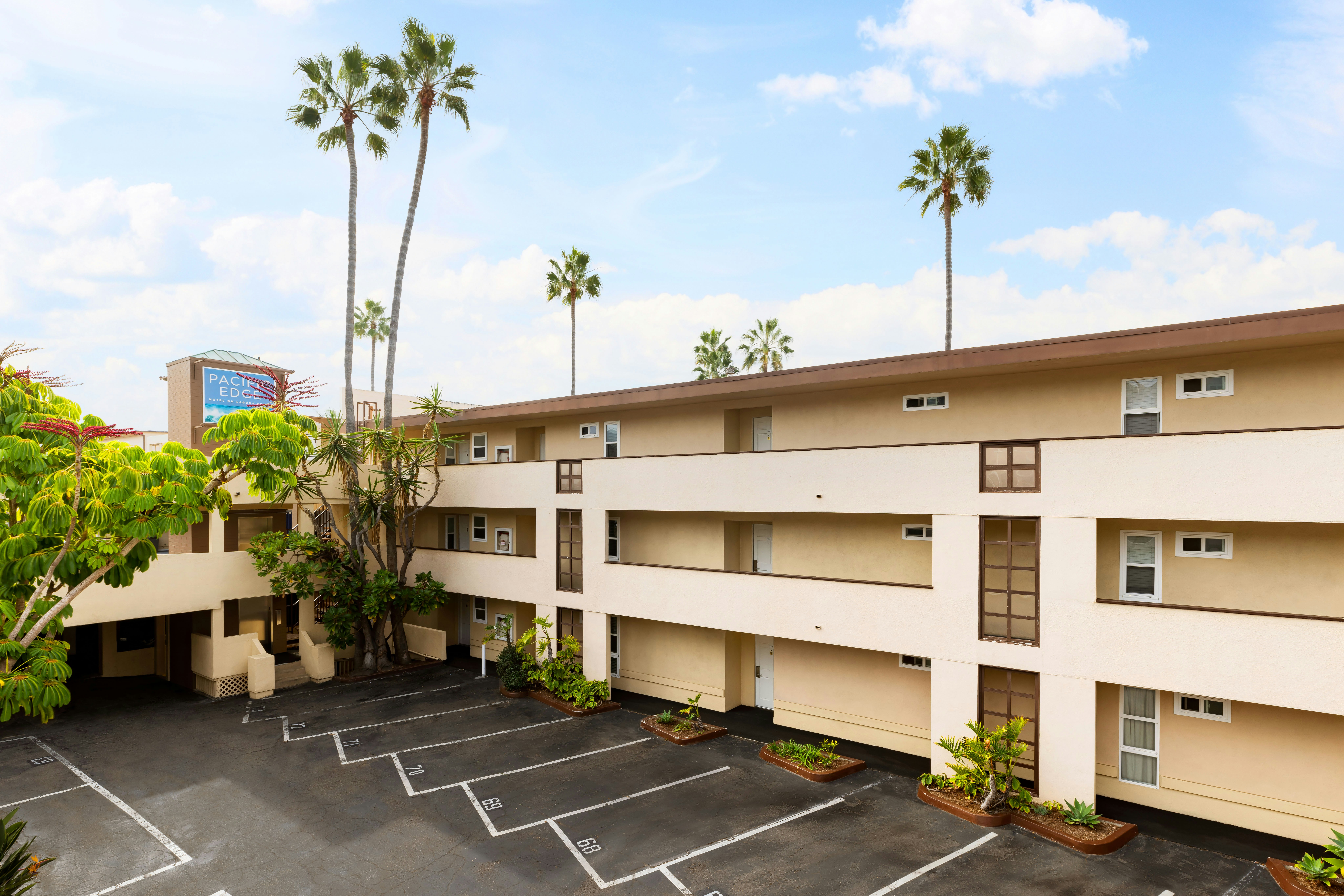 Pacific Edge Hotel On Laguna Beach 6/67