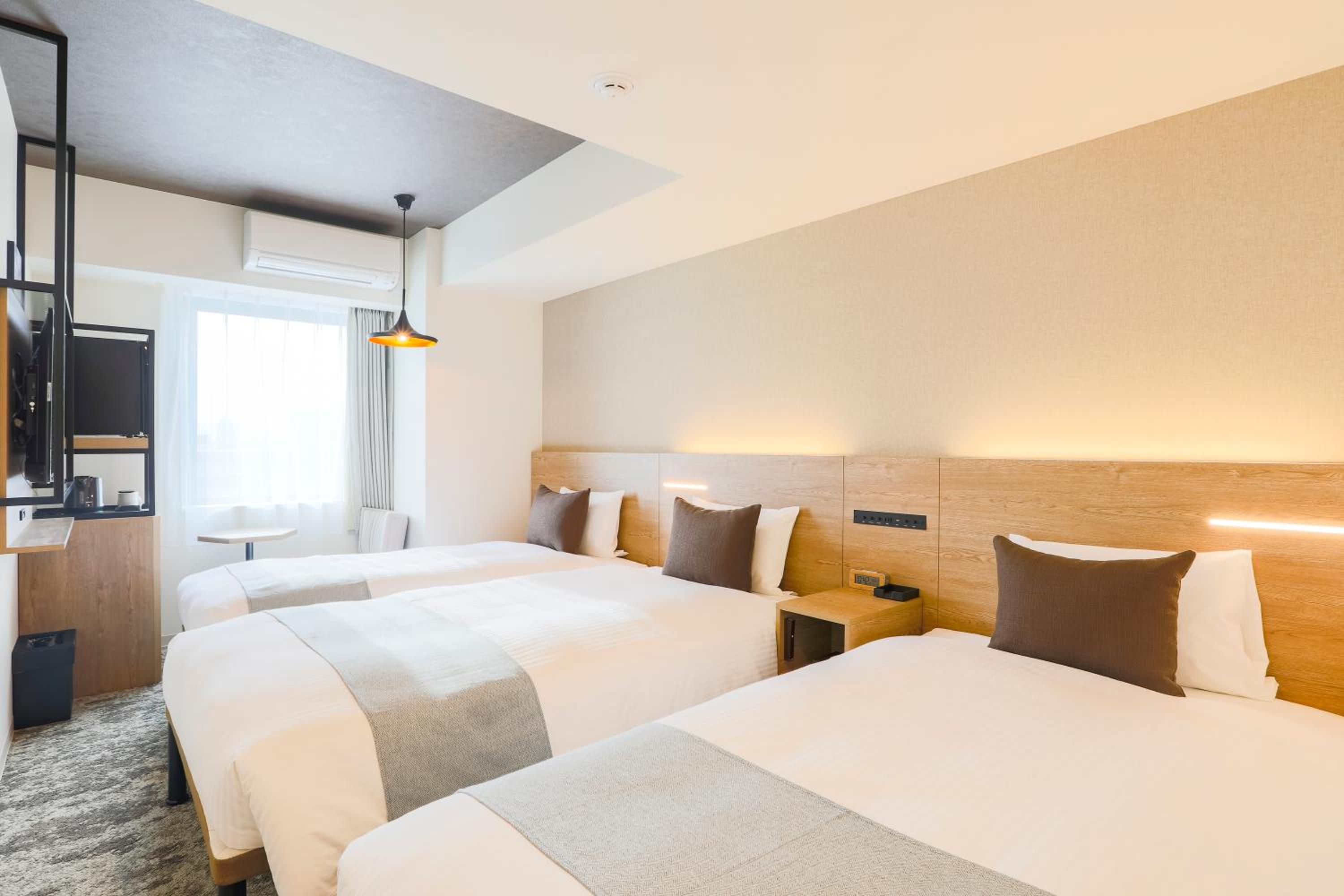 Moderate, Twin Beds, Sofa