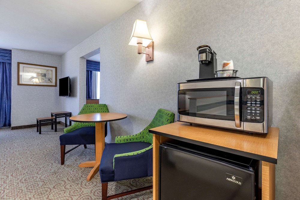 Quality Inn & Suites Denver International Airport 35/42