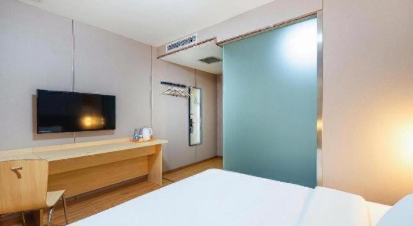7 Days Inn (Beijing Tiananmen Square) 35/57