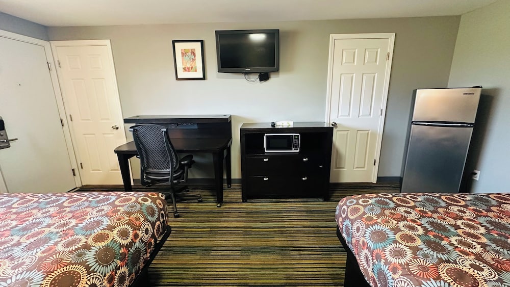 Catalina Airport Motel 26/42