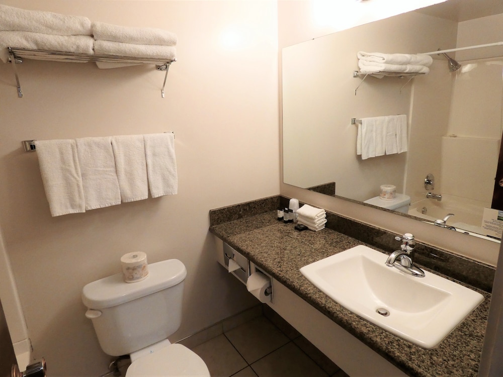 Recreation Inn & Suites 13/63