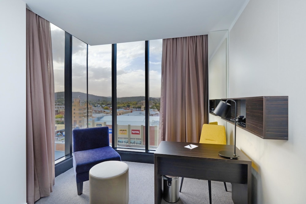 Mantra Albury Hotel 45/70