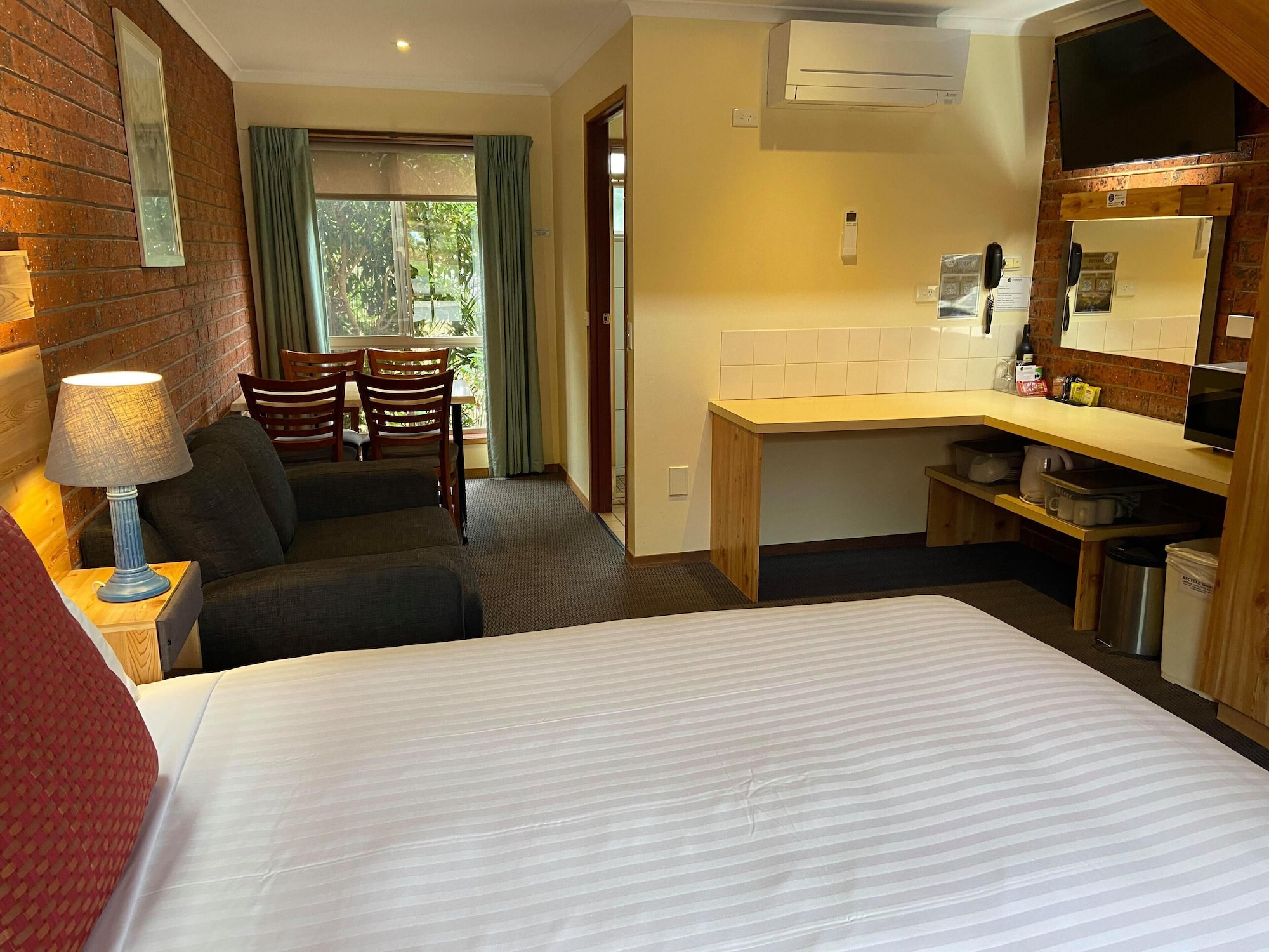 Town House, 3 Beds, Queen Bed، Aat 28 Goldsmith Motel 3/5
