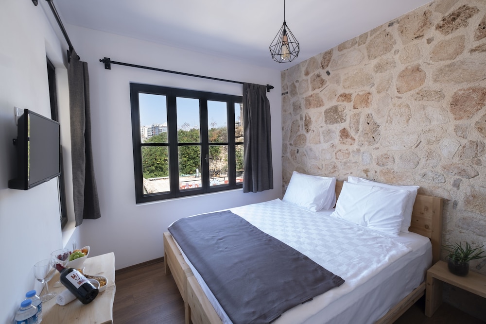 Solo Boutique Hotel 6/23
