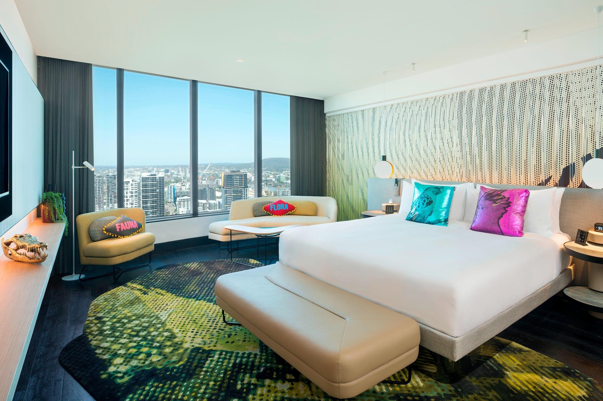 1 Bedroom, Penthouse, King Bed, River View, High Floor