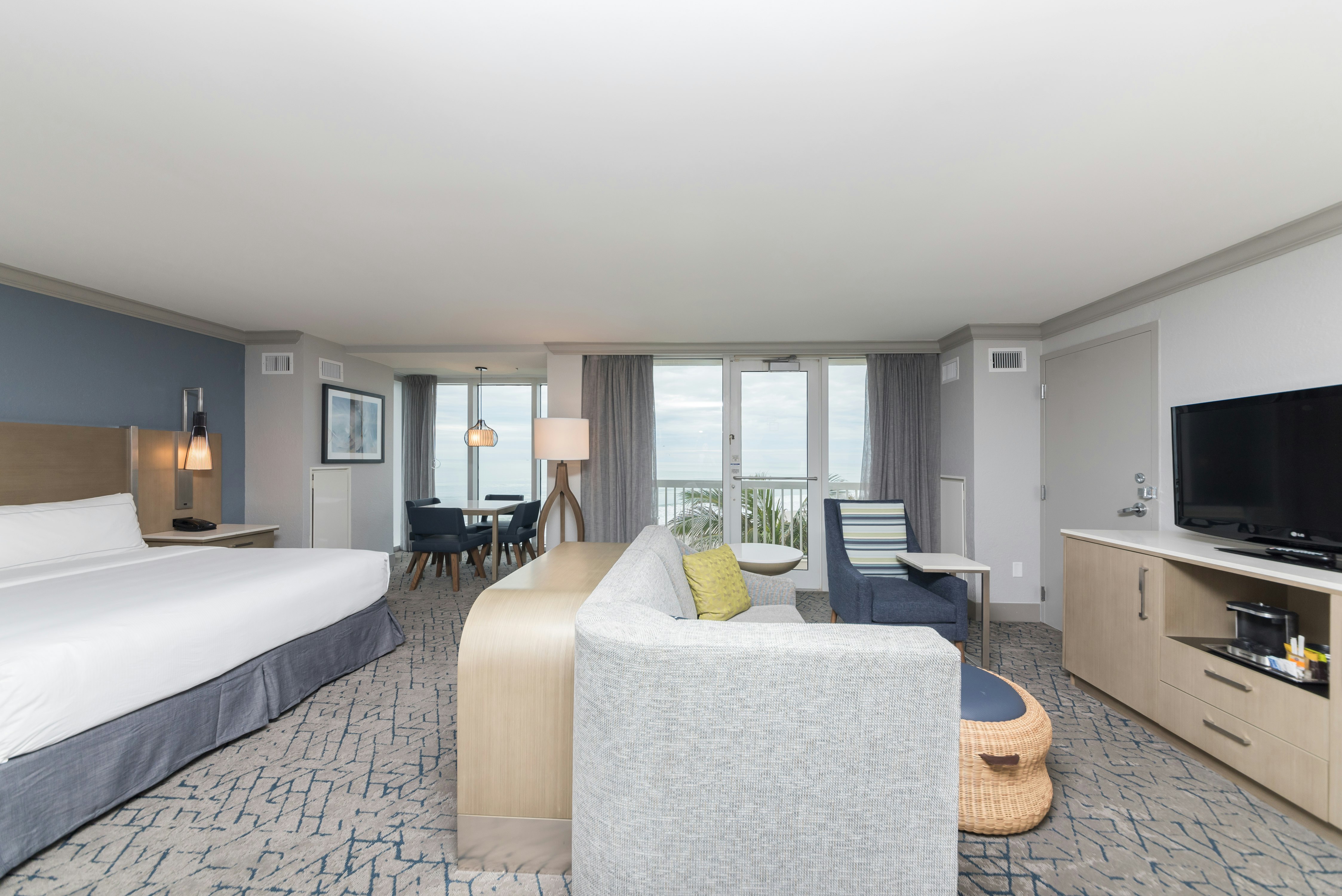 Junior Suite, King Bed, Ocean Front, Accessible