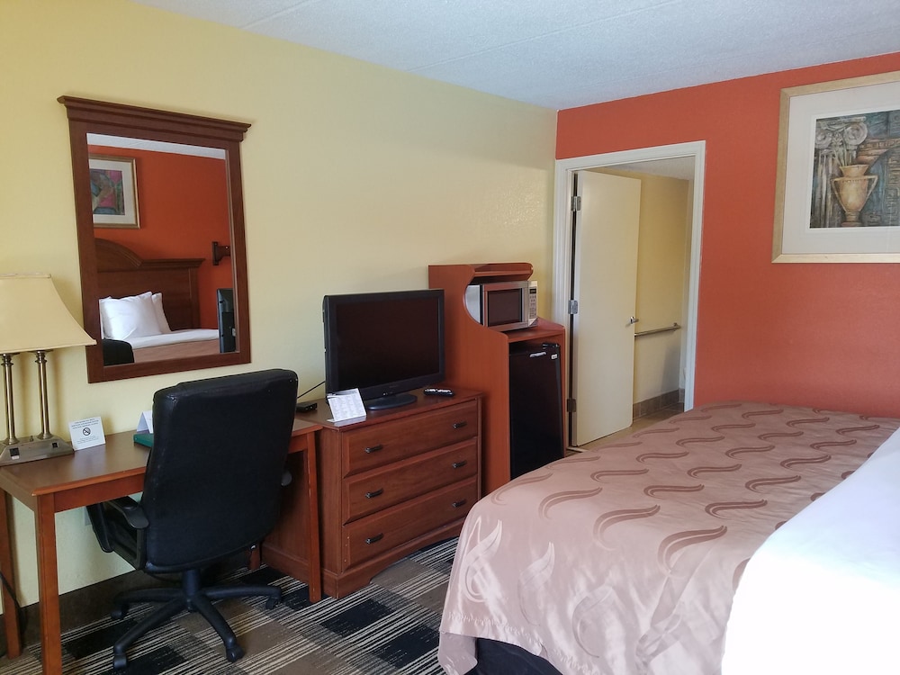 Quality Inn Duncan Spartanburg West 25/39