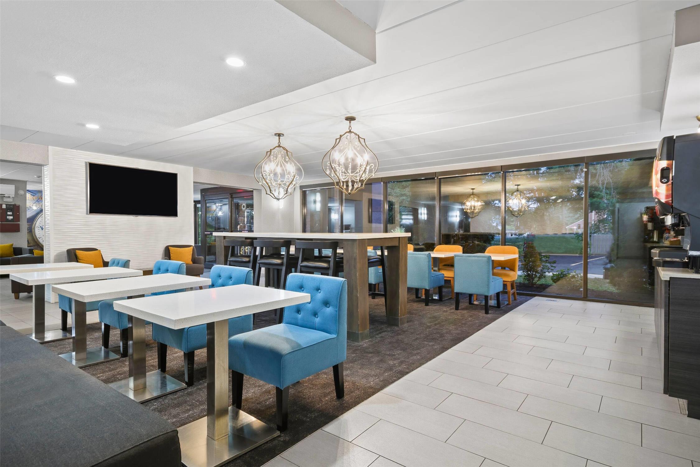 La Quinta Inn & Suites by Wyndham Sturbridge 32/50