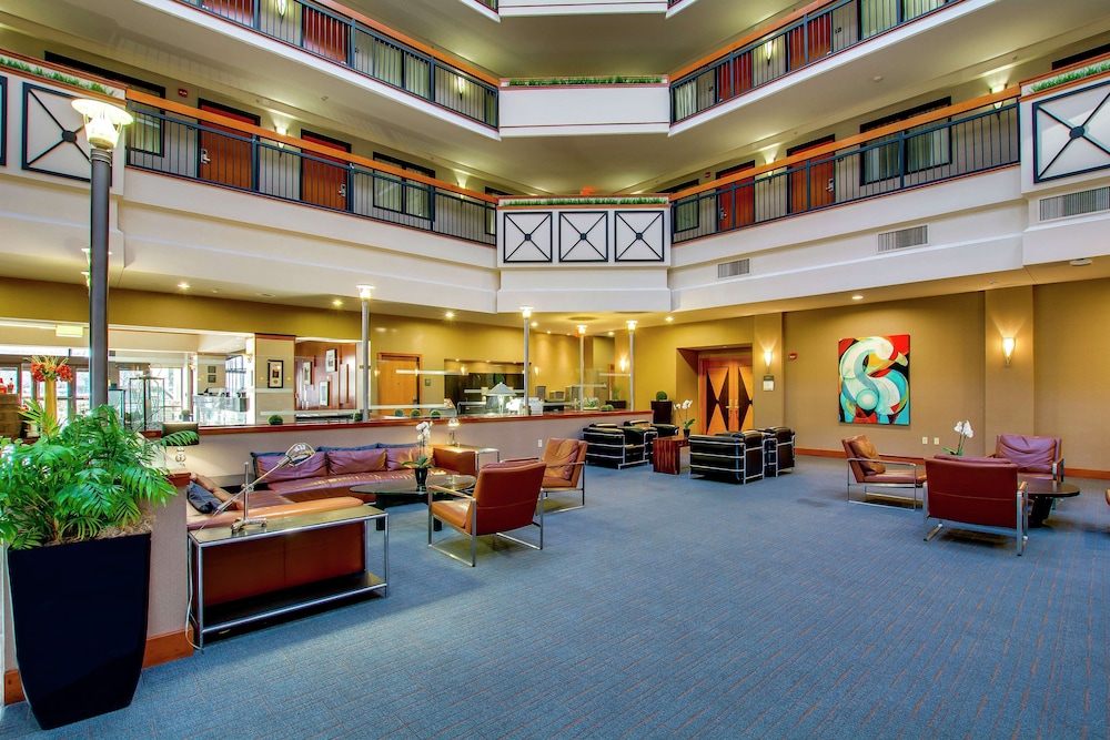 Embassy Suites Louisville East 15/73