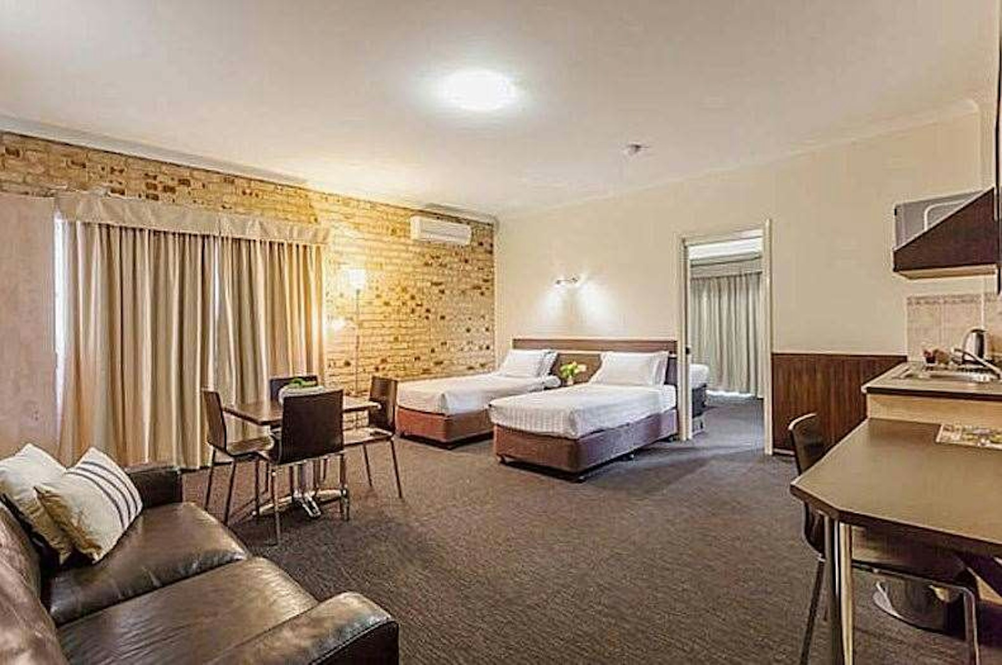 Highlander Motor Inn 5/37